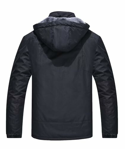 Schwarze Jacke mit Kapuze, Rückansicht
