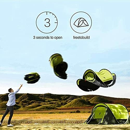 Mann wirft Zelt in die Luft, um es schnell aufzubauen.