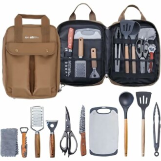 Küchenutensilien-Set in brauner Tasche